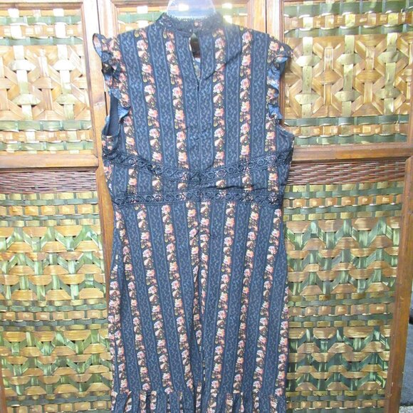 Ruffled Sleeveless Rose Maxi Dress - Picture 9 of 12